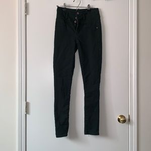 Dark emerald skinny jeans with a tight fit!